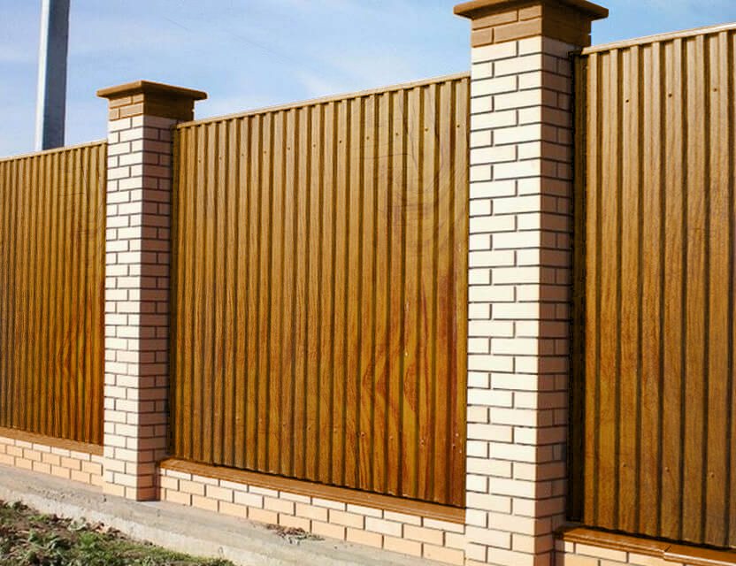 Монтаж профнастила под дерево для фасада и ограждения